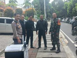 Bhabinkamtibmas Cikini Dan Babinsa Sambang Kamtibmas Ke Kafe Blue Doors Dan Klinik DDS