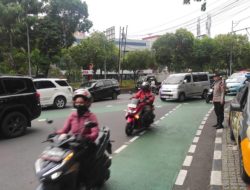 Polsek Metro Gambir Laksanakan Ploting Sore Hari di TL Veteran 3, Arus Lalin Terpantau Ramai Lancar