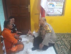 Bhabinkamtibmas Kampung Bali Sambangi Petugas PPSU Dan Warga RW 04