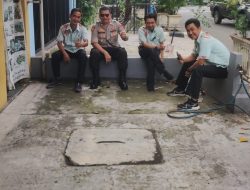 Bersama Warga, Kapolsubsektor Kayu Awet Jaga Keamanan Lingkungan
