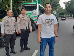 “Waspada Spion Raib! Polisi Awasi Area Perparkiran Kegiatan di Lapangan Banteng”