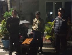 Jalin Kebersamaan Dengan Warga, Bhabinkamtibmas Gondangdia Sambang Satkamling RT 04 RW 02 Gondangdia