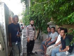 Unit Sabhara Polsek Cempaka Putih Laksanakan Patroli Dialogis, Imbau Driver Gobox Jaga Kamtibmas
