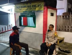 Tingkatkan Kewaspadaan Warga, Bhabinkamtibmas  Cempaka Putih Timur Sambangi Pos Kamling