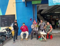 Patroli dan Sambang Bhabinkamtibmas di Pasar Jaya Sumur Batu, Wujudkan Keamanan Wilayah
