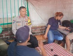 Bhabinkamtibmas Petojo Utara Sambang dan Patroli di RW 07, Ajak Warga Aktif Jaga Kamtibmas