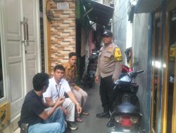 Bangun Kepercayaan, Polisi Sambang Tokoh Masyarakat RW Johar Baru dalam Patroli Humanis
