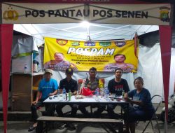 Kebersamaan di Pos Kamling, Polisi dan Warga Jaga Lingkungan