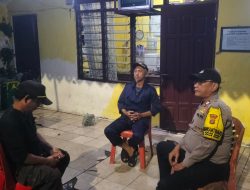 Jaga Keamanan Jelang Dini Hari, Polisi Sambangi Poskamling RW 09 Johar Baru