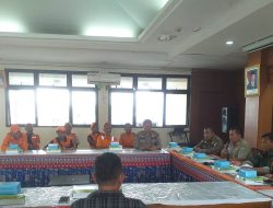 Bhabinkamtibmas Kelurahan Bungur Hadiri Rapat Pra Penertiban Bangunan di Atas Saluran RW 01