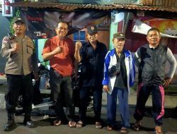 Sambang Poskamling, Bhabinkamtibmas Ajak Ketua RW dan Hansip Galur Perkuat Kamtibmas