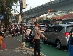 Cegah 3C dan Kemacetan, Kapolsubsektor Tanah Tinggi Hadir di Tengah Warga Saat Jam Sibuk Pagi