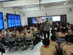 Sat Binmas Polres Jakarta Pusat Berikan Penyuluhan Bahaya Judi Online dan Narkoba Saat MPLS di SMPN 93