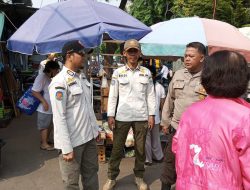 Monitoring penertiban Rabu Tertib di Pasar Karang Anyar