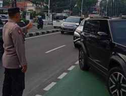 Sigap di Pagi Hari, Kapolsubsektor Cut Mutia Bantu Kelancaran Lalin di Depan SMA Kanisius