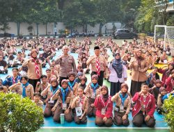 Polisi Edukasi Bahaya Judi Online kepada Siswa SMP Negeri 8 Jakarta