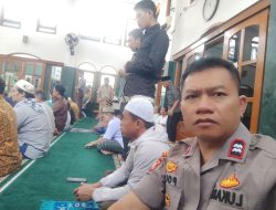 Sholat Jumat Bersama Warga, Kapolsubsektor Kayu Awet Ajak DKM dan Jamaah Jaga Harmoni Lingkungan