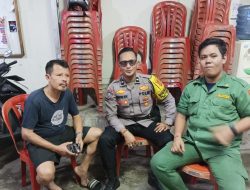 Patroli dan Sambang Pos Satkamling, Bhabinkamtibmas Ajak Warga RW 02 Kampung Rawa Aktif Jaga Keamanan