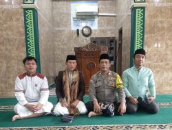 Jalin Silaturahmi Usai Sholat Jumat, Bhabinkamtibmas Ajak Takmir Masjid Perkuat Pesan Damai