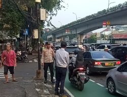 Gatur Lalin Pagi Hari, Kapolsubsektor dan Dishub Pastikan Jalanan Letjend Suprapto Aman dan Lancar