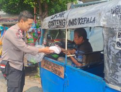 Polri Peduli Sosial Dalam Jumat Berkah, Polsek Sawah Besar Bagikan Nasi Bungkus Gratis