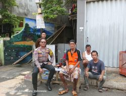 Bhabinkamtibmas Kampung Rawa Sambangi Warga RT 05 RW 06, Ajak Bersama Jaga Keamanan Lingkungan