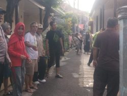 Bhabinkamtibmas Bersama Warga Gelar Kerja Bakti, Wujudkan Lingkungan Bersih dan Aman di Johar Baru