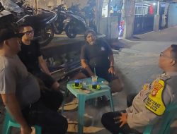Sambangi Warga Tengah Malam, Polisi Tegaskan Pentingnya Kewaspadaan Lingkungan