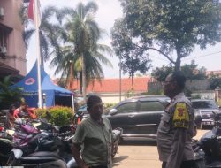 Patroli Dialogis, Bhabinkamtibmas Johar Baru Ajak Warga Aktif Jaga Keamanan Lingkungan