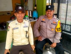 Aiptu Hendro Patroli Dialogis di Pasar Pulo Gundul, Ajak Pedagang Aktif Jaga Keamanan Lingkungan