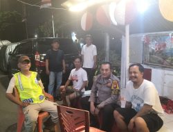 Bhabinkamtibmas  Sambangi Satkamling Menteng Jaya, Imbau Warga Waspada Kejahatan dan Berita Hoax