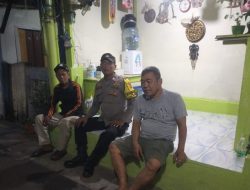 Sambangi Poskamling RW 07, Bhabinkamtibmas Galur Ajak Warga Jaga Keamanan dan Tidak Main Hakim Sendiri