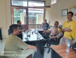 Bhabinkamtibmas Sambangi Tokoh Lingkungan Kampung Rawa, Ajak Bersama Wujudkan Lingkungan Aman dan Kondusif