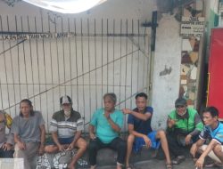 Wujud Empati dan Kedekatan dengan Warga Bhabinkamtibmas Takziah ke Rumah Duka Ketua RT 02 RW 08