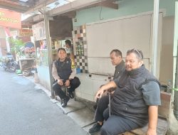 Bhabinkamtibmas Tokoh Warga Gunung Sahari, Bahas Trotoar Warung Lesehan dan Balap Liar