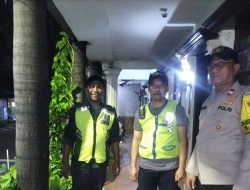 Bhabinkamtibmas Johar Baru Sambangi Poskamling RW 07, Ajak Warga Aktif Jaga Keamanan Lingkungan