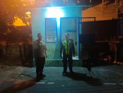 Bhabinkamtibmas Petojo Utara Sambangi Satkamling RW 07, Tekankan Kesiapsiagaan Warga