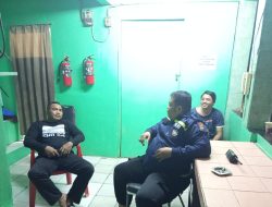 Bhabinkamtibmas Petamburan Sambangi Pos Siskamling RW 11, Ingatkan Petugas Antisipasi Kerawanan Wilayah