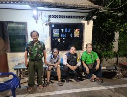 Wujudkan Keakraban Bhabinkamtibmas Sambangi Pos Kamling RW 04 Gunung Sahari Utara