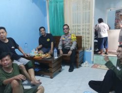 Patroli Kewilayahan Bhabinkamtibmas Kampung Rawa Sambangi Ketua RT, Ajak Bersama Wujudkan Lingkungan Aman