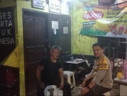 Dini Hari Aman, Bhabinkamtibmas Cikini Sambangi Satkamling Kalipasir