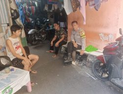 Dekatkan Diri dengan Warga, Bhabinkamtibmas Sambangi Tokoh Masyarakat di Petojo Utara