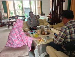 Bhabinkamtibmas Sambangi Ketua RW dan RT di Sumur Batu, Dorong Kamtibmas Aman dan Kondusif