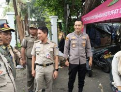 Polsek Senen Bersama Unsur Terkait Lakukan Pembersihan Pasca Kebakaran di Pasar Gaplok