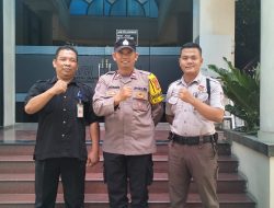 BHABINKAMTIBMAS KWITANG SAMBANGI BANK ARTHA GRAHA UNTUK PANTAU KEAMANAN DAN BERIKAN IMBAUAN KAMTIBMAS