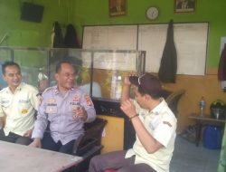 Patroli Dialogis di Lokbin Pasar Gembrong, Kapolsubsektor Galur Sampaikan Himbauan Cegah Tawuran dan Narkoba