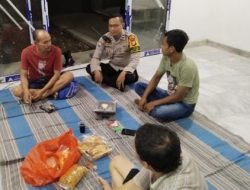 Perkuat Keamanan Lingkungan, Polsek Cempaka Putih Lakukan Sambang Dialogis Malam Hari