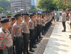Polsek Menteng Gelar Apel Pengamanan Aksi Aliansi Rakyat Menggugat di Depan Sarinah