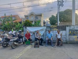 Bhabinkamtibmas Sambangi Warga Duri Pulo, Ajak Warga Waspada dan Peduli Lingkungan