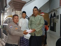 Jum’at Berkah, Polsek Sawah Besar Bagikan Nasi Kotak di Pemukiman Padat Karang Anyar